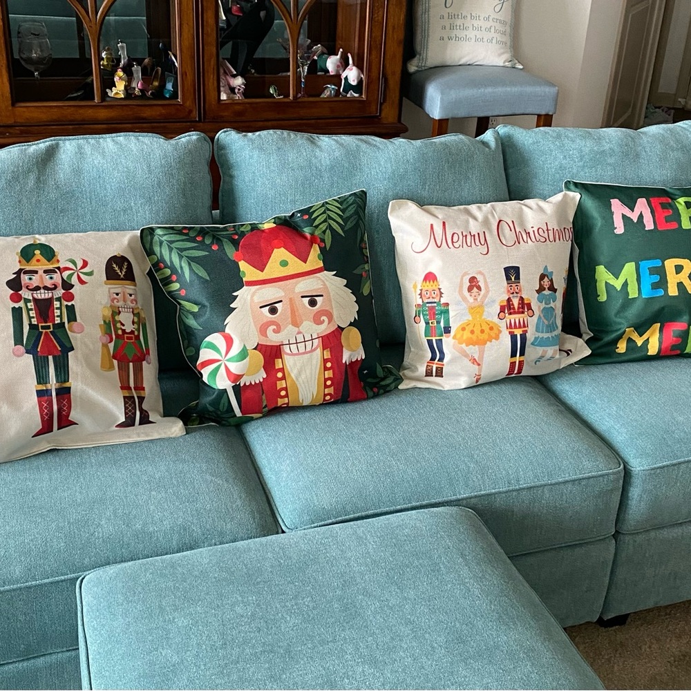 Christmas Decorative Pillow Covers.  Set of 4.  For 16” x 16” Pillows.  NEW